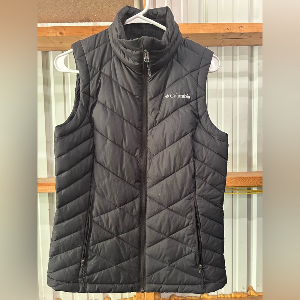 Columbia Quilted Black Vest women’s small